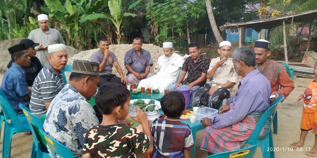 Kegiatan Peusijuek peletakan pertama pembangunan Meunasag Gampong Meudang Ara